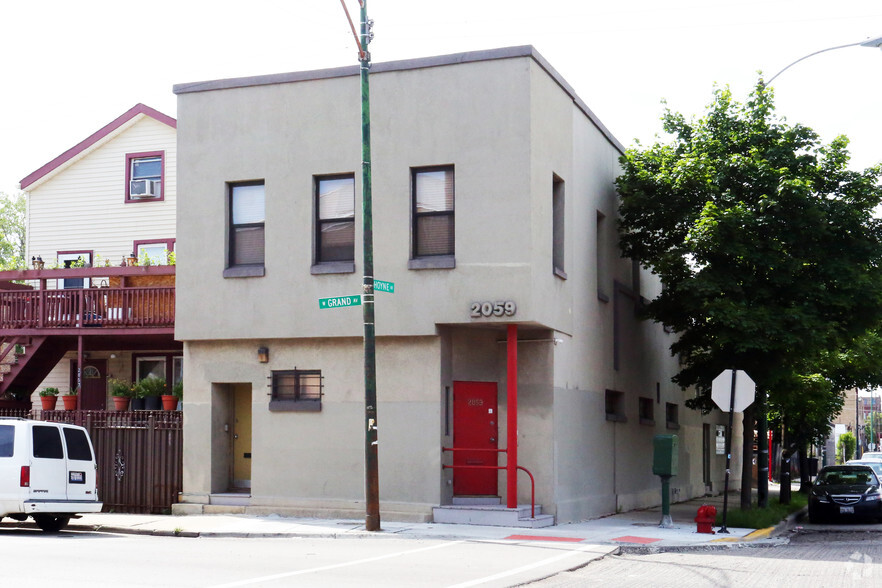 Primary Photo Of 2059 W Grand Ave, Chicago Loft Creative Space For Lease