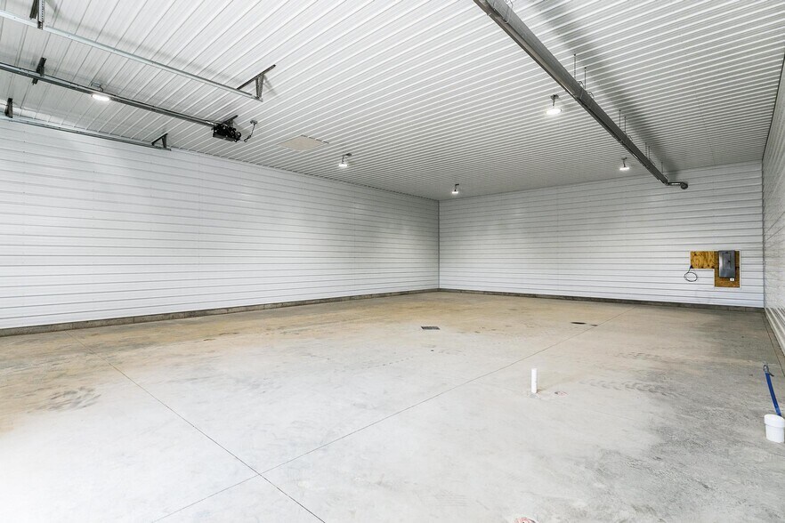 More Photos Of 149 Dale Lee dr, Palo Industrial For Lease