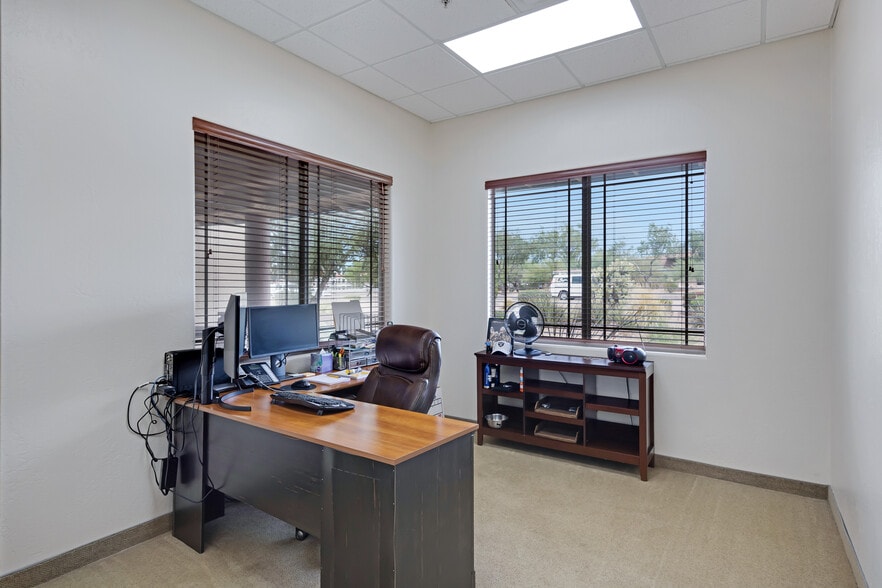 More Photos Of 10555 N 114th St, Scottsdale Office For Sale
