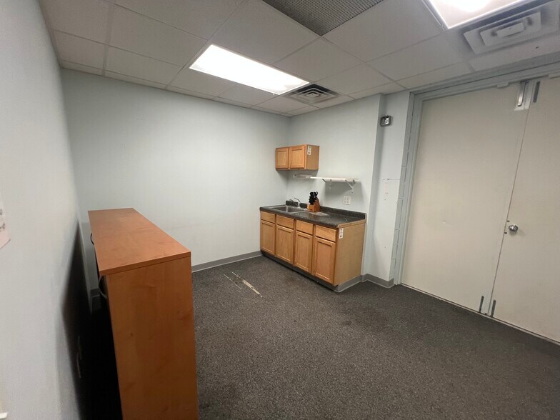More Photos Of 1609 Losey Blvd S, La Crosse Unknown For Lease