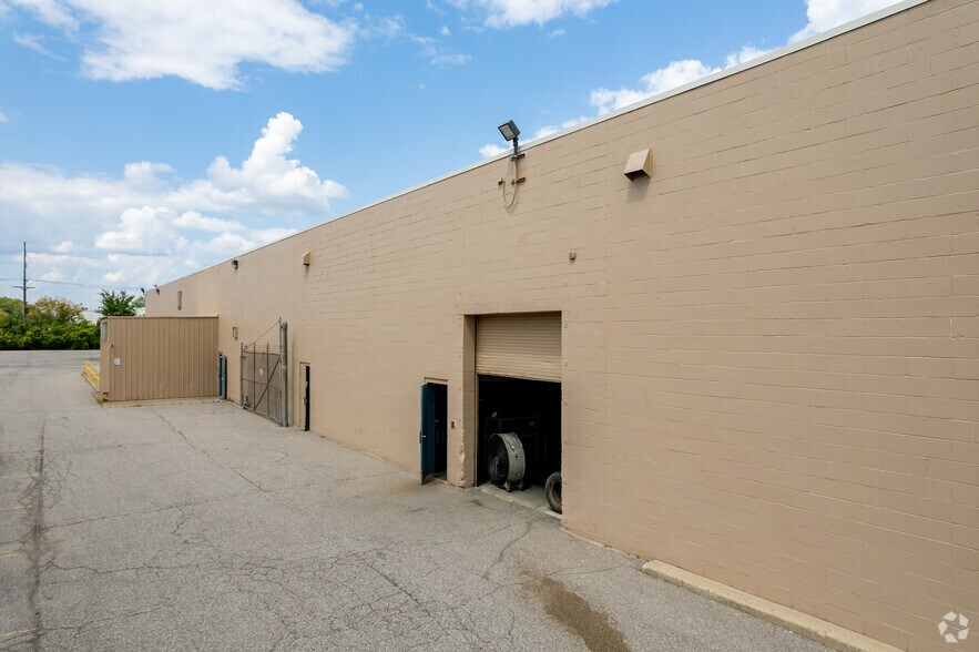 More Photos Of 1151 Allen Dr, Troy Manufacturing For Lease