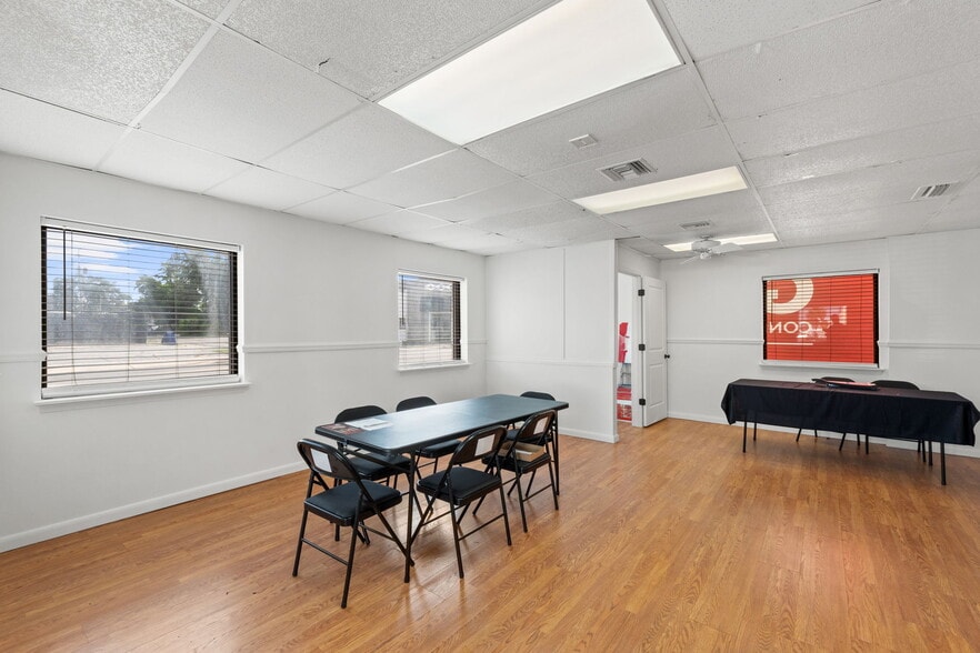 More Photos Of 215 W 6th St, Panama City Medical For Lease