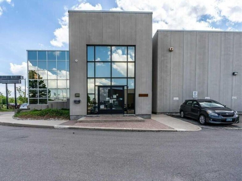 Primary Photo Of 21-23 Kodiak Cres, Toronto Warehouse For Lease