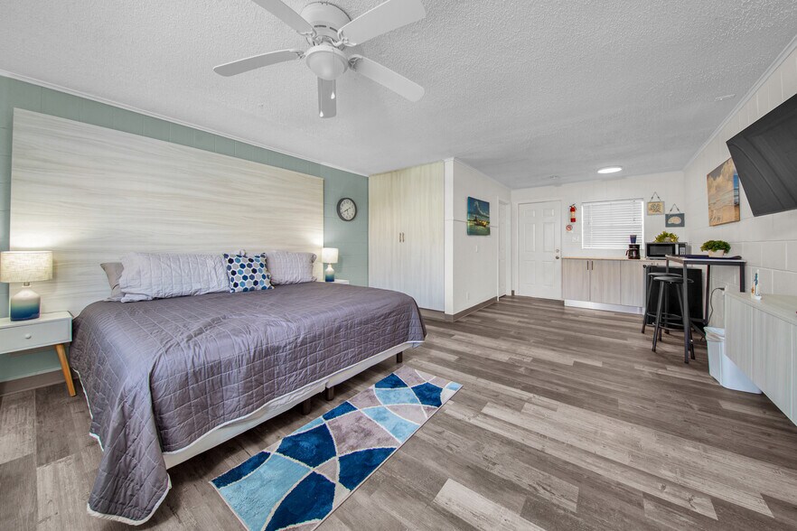 More Photos Of 120 E Jupiter Ln, South Padre Island Hotel For Sale