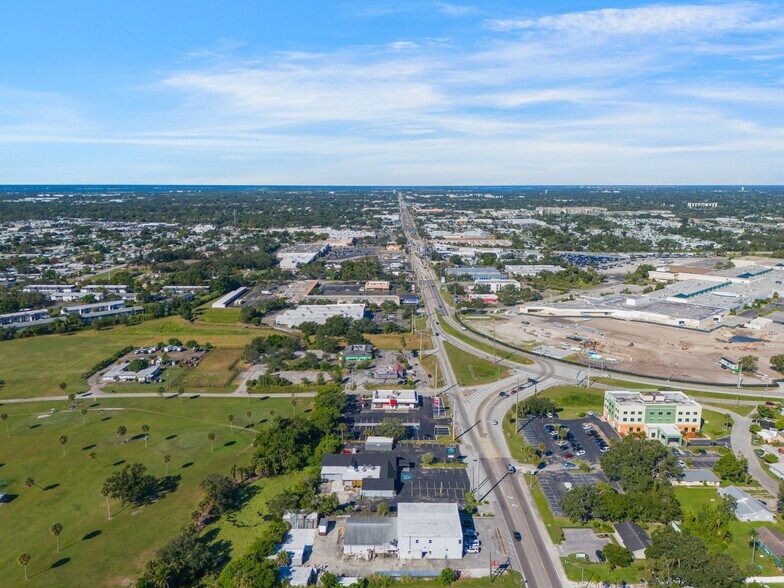 More Photos Of 204 44th Ave E, Bradenton Freestanding For Lease