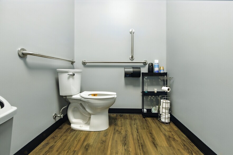 More Photos Of 2221 John Williams Blvd, Bedford Office For Sale