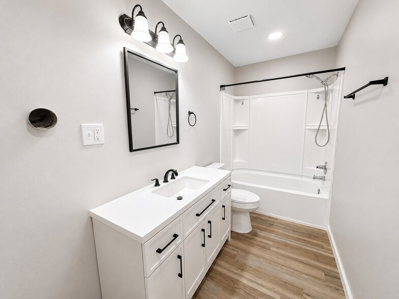 More Photos Of 191 Railroad St, Phil Campbell Dormitory For Sale