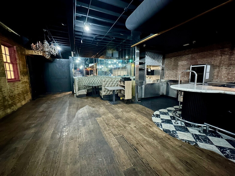 More Photos Of 3001 N Henderson Ave, Dallas Restaurant For Sale