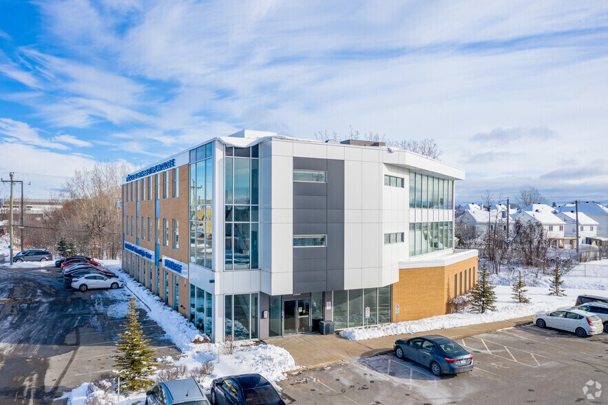 Primary Photo Of 3333 Av 100e, Laval Medical For Lease
