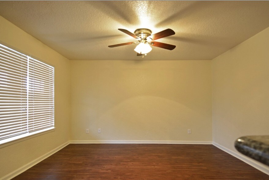 More Photos Of 601 E Coombs St, Alvin Apartments For Sale