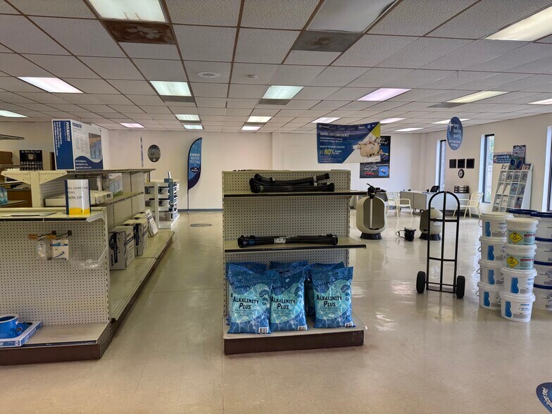 More Photos Of 6317 Raeford Rd, Fayetteville Flex For Sale