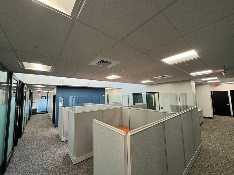 More Photos Of 1441 Main St, Springfield Office For Lease