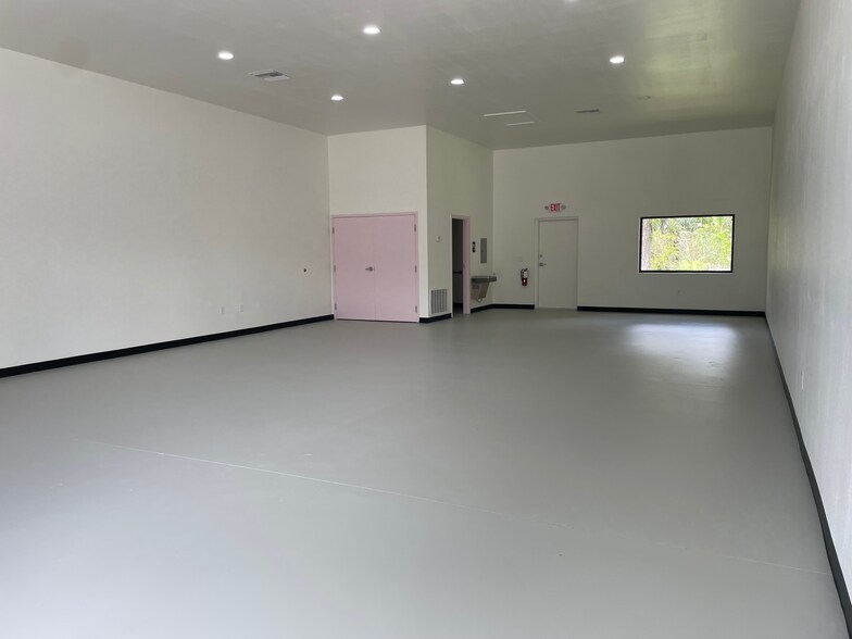 More Photos Of 733 Tillman Pl, Plant City Coworking Space