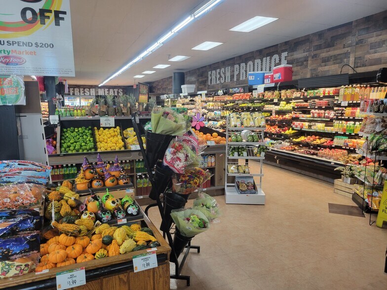 More Photos Of 261 N Main St, Liberty Freestanding For Sale