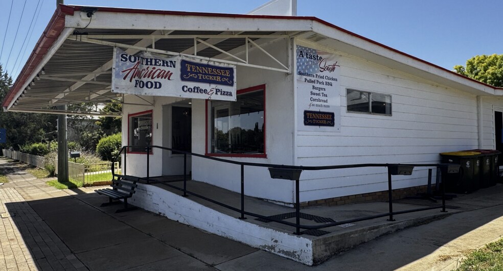 More Photos Of 4 Main St, Cudal Restaurant For Lease