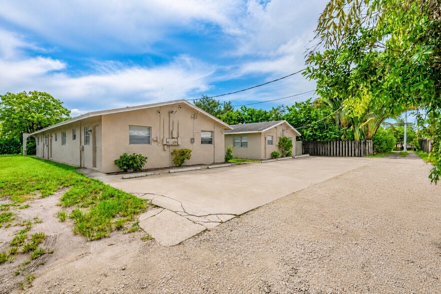More Photos Of 1911-1915 SW 4th Ave, Fort Lauderdale Apartments For Sale