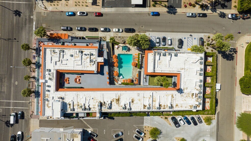 More Photos Of 140 W Via Lola, Palm Springs Hotel For Lease