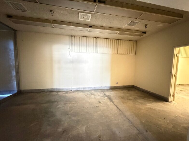 More Photos Of 1714 Wall St, Los Angeles Manufacturing For Lease