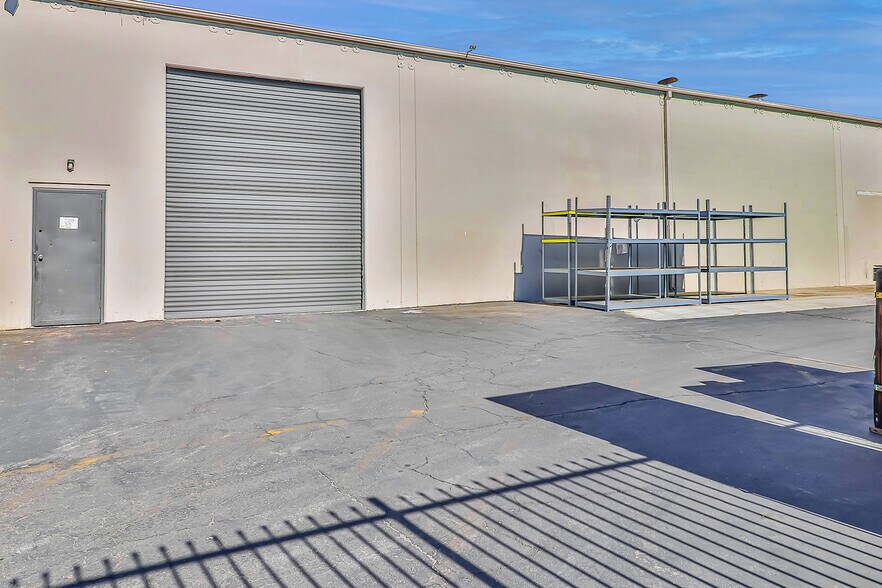 More Photos Of 7103 Fair Ave, North Hollywood Warehouse For Lease