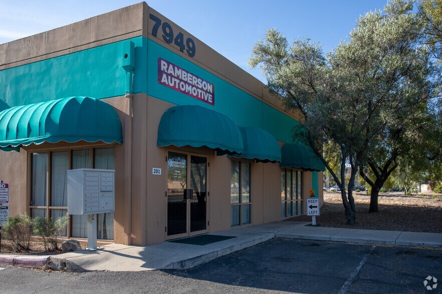 More Photos Of 7941 E Lakeside Pky, Tucson Unknown For Lease