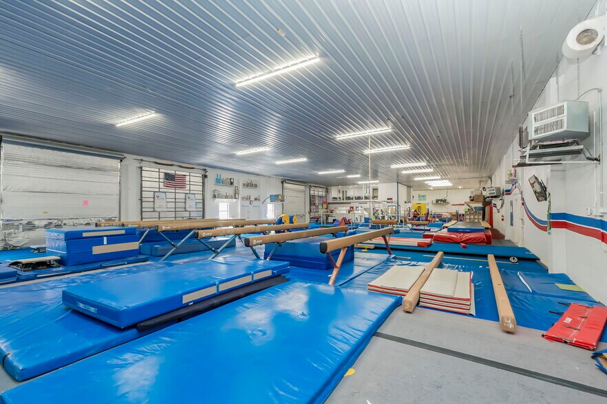 More Photos Of 1013 SE Holbrook Ct, Port Saint Lucie Warehouse For Sale