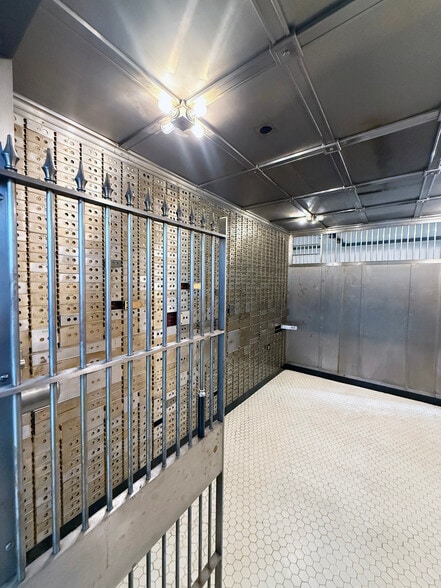 More Photos Of 215 E 38th St, Indianapolis Bank For Lease