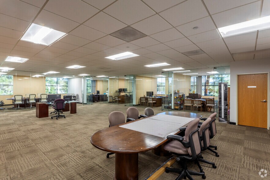 More Photos Of 12220 World Trade Dr, San Diego Flex For Sale