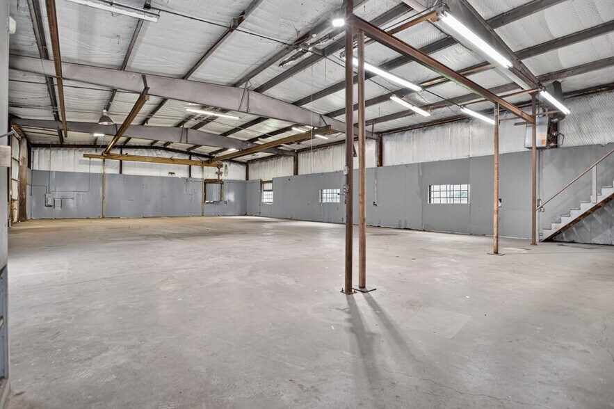 More Photos Of 903 Sayers St, Lufkin Warehouse For Sale
