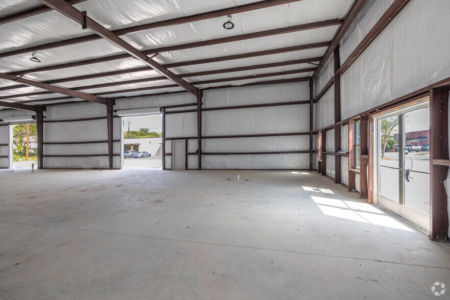 More Photos Of 7822 Fortune Dr, San Antonio Warehouse For Lease