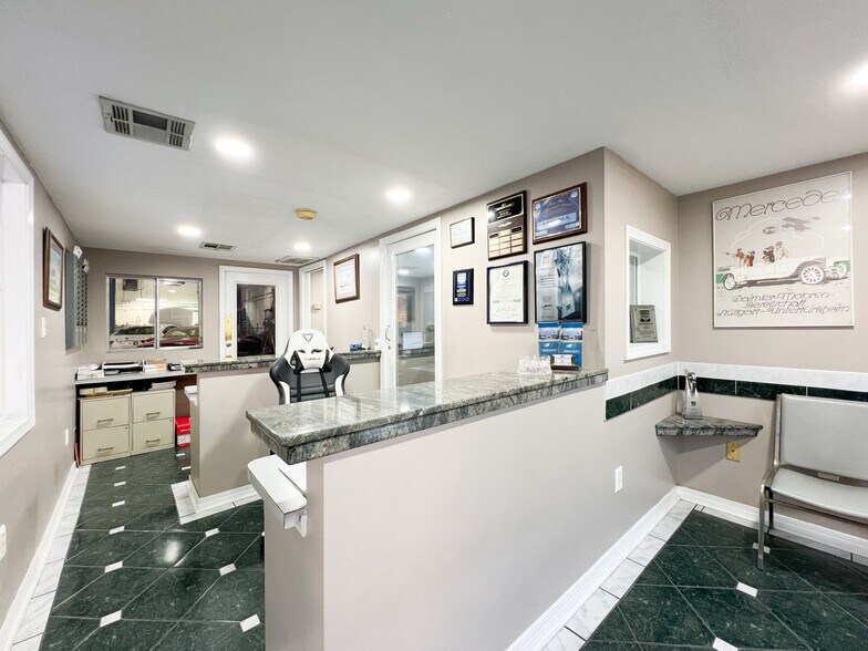 More Photos Of 3212 26th St, Metairie Auto Repair For Sale