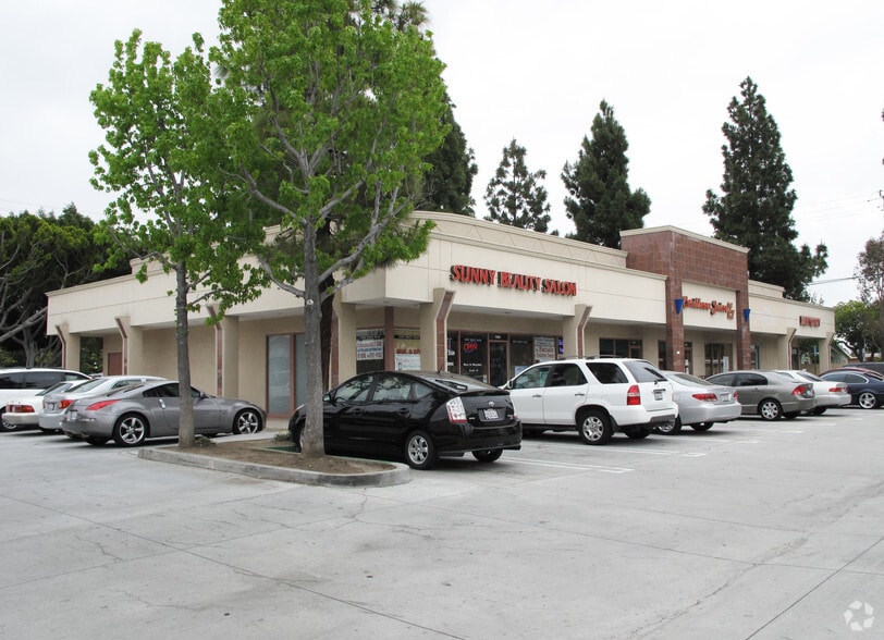 More Photos Of 11803-11899 Del Amo Blvd, Los Angeles Unknown For Lease