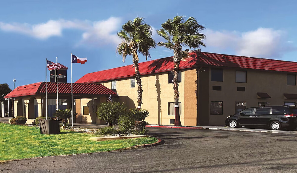 Primary Photo Of 3616 Veterans Blvd, Del Rio Hotel For Sale