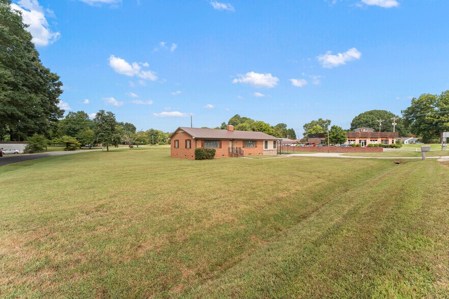 More Photos Of 128 Killian Farm Rd, Stanley Medical For Lease