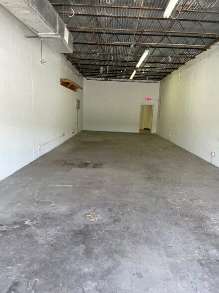 More Photos Of 4861-4875 NE 12th Ave, Fort Lauderdale Unknown For Lease