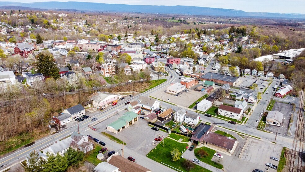 More Photos Of 33 Orange Ave, Walden Restaurant For Sale