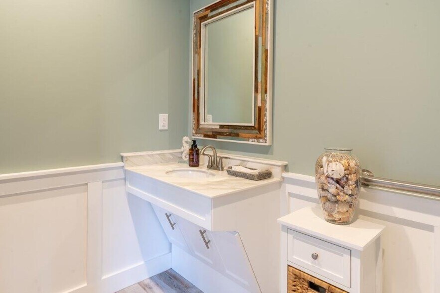 More Photos Of 6344 W Highway 146, Crestwood Medical For Lease