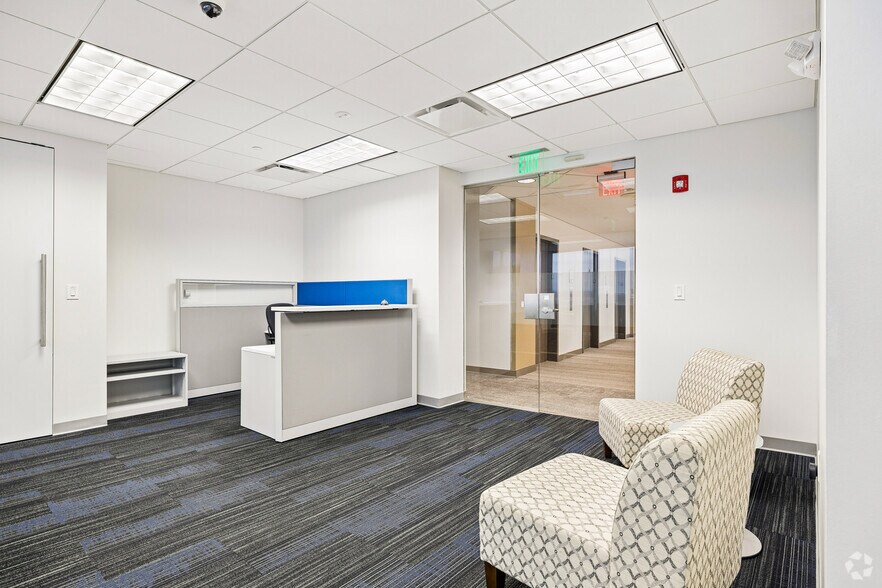 More Photos Of 8910 Purdue Rd, Indianapolis Office For Sale