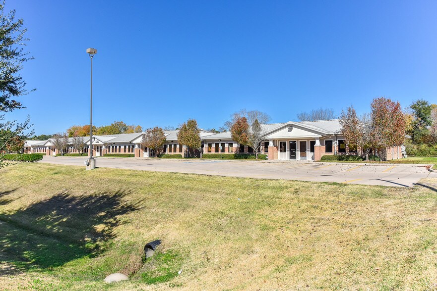 More Photos Of 5751 Blythewood St, Houston Unknown For Lease