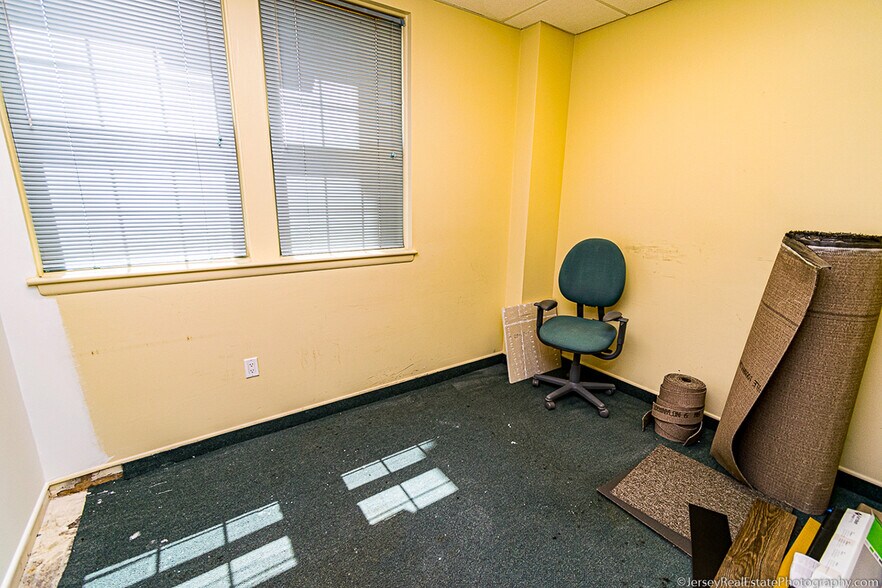 More Photos Of 110 Harbor Ln, Somers Point Medical For Sale