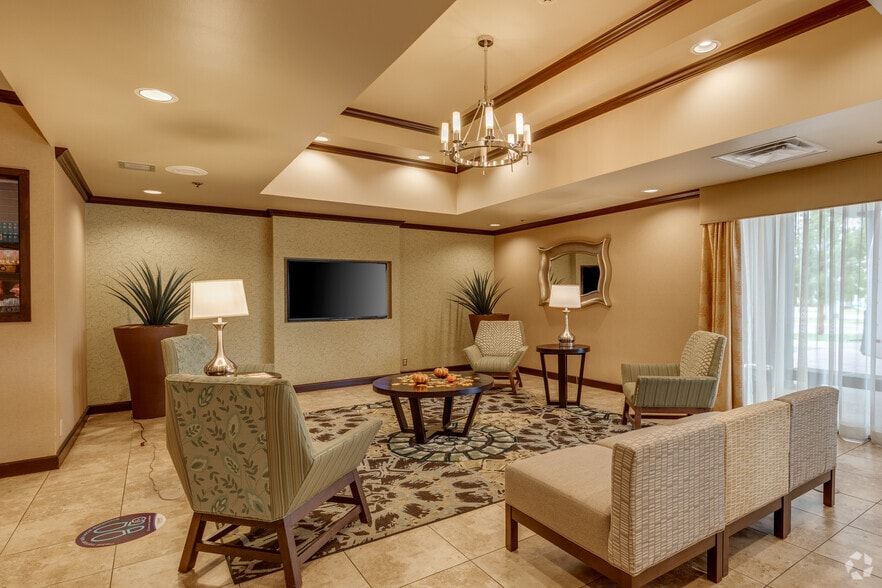 More Photos Of 2101 S Meridian Ave, Oklahoma City Hotel For Sale