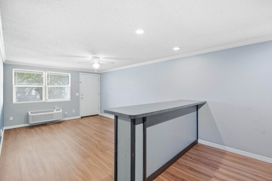 More Photos Of 5901 Bryce Ln, Tampa Apartments For Sale