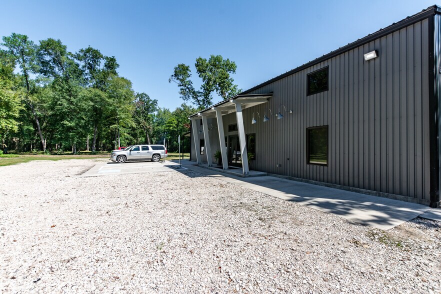 More Photos Of 12726 Moon Rd, Willis Loft Creative Space For Lease