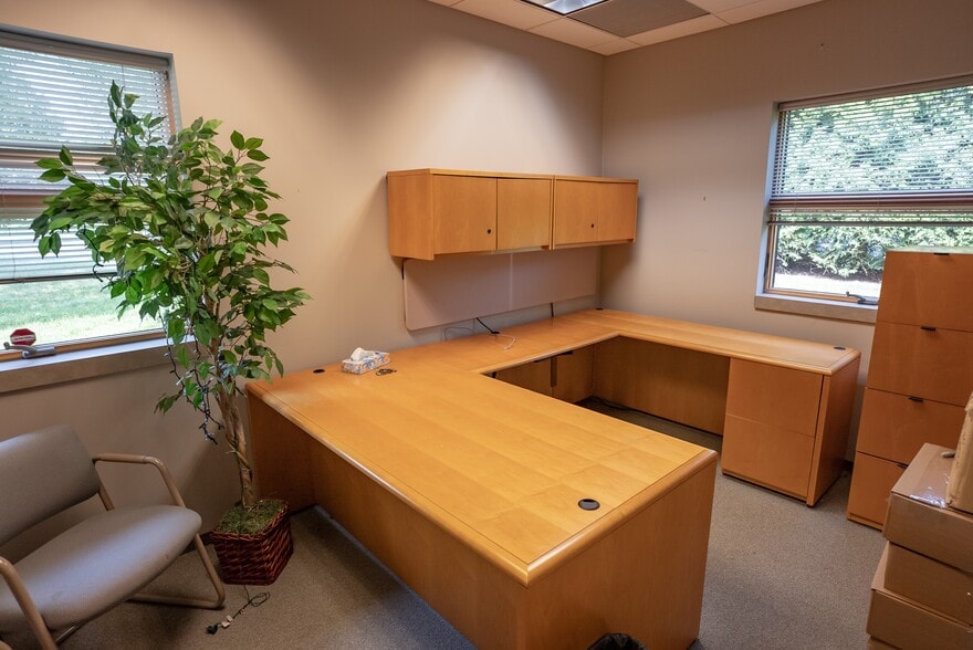 More Photos Of 320 Bilmar Dr, Pittsburgh Office For Sale