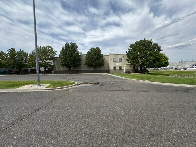 More Photos Of 2900 Sutherland Dr, Union Gap Manufacturing For Lease