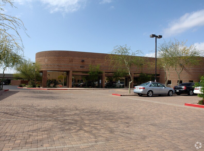 More Photos Of 8561 E Anderson Dr, Scottsdale Light Distribution For Lease
