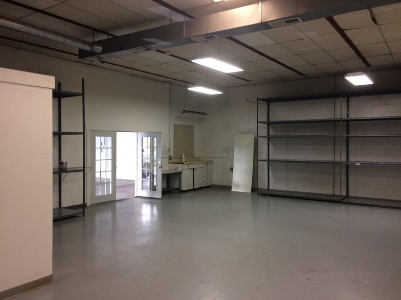 More Photos Of 2419 E High St, Springfield Storefront For Sale