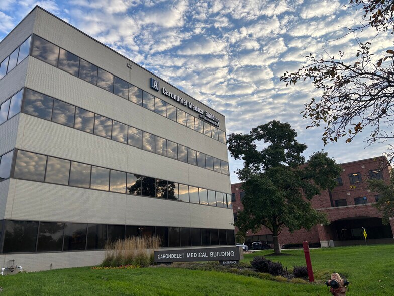 Primary Photo Of 1010 Carondelet Dr, Kansas City Medical For Lease