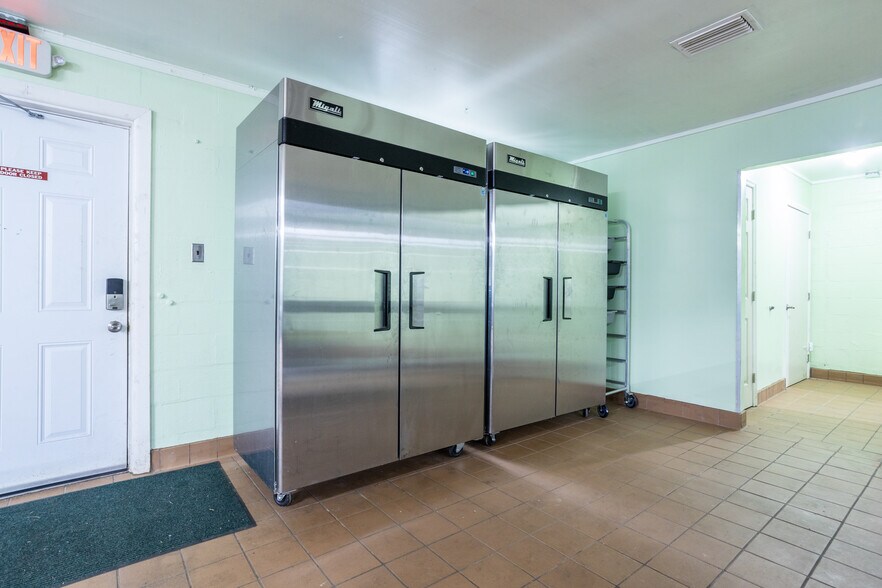 More Photos Of 10204 Se State Road 100, Starke Flex For Sale