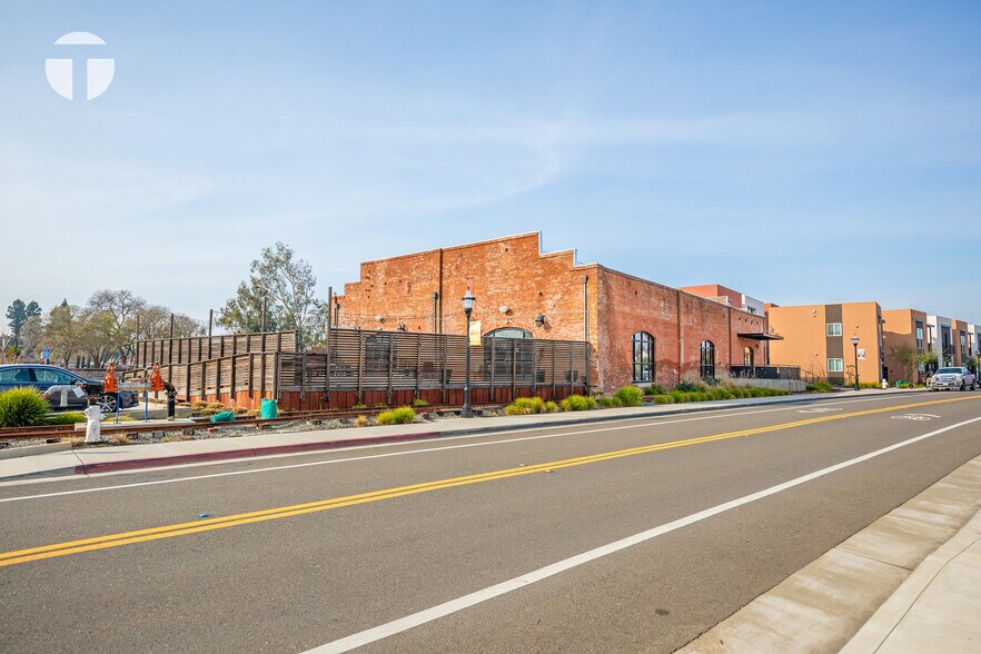 More Photos Of 9699 Railroad St, Elk Grove Restaurant For Lease