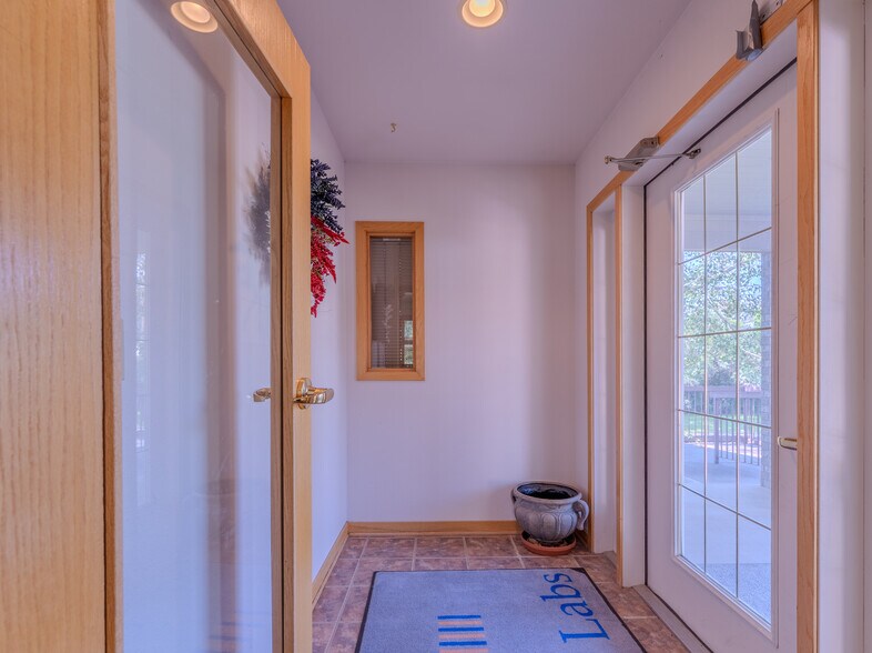More Photos Of 890 N 2nd St, Lander Office For Sale